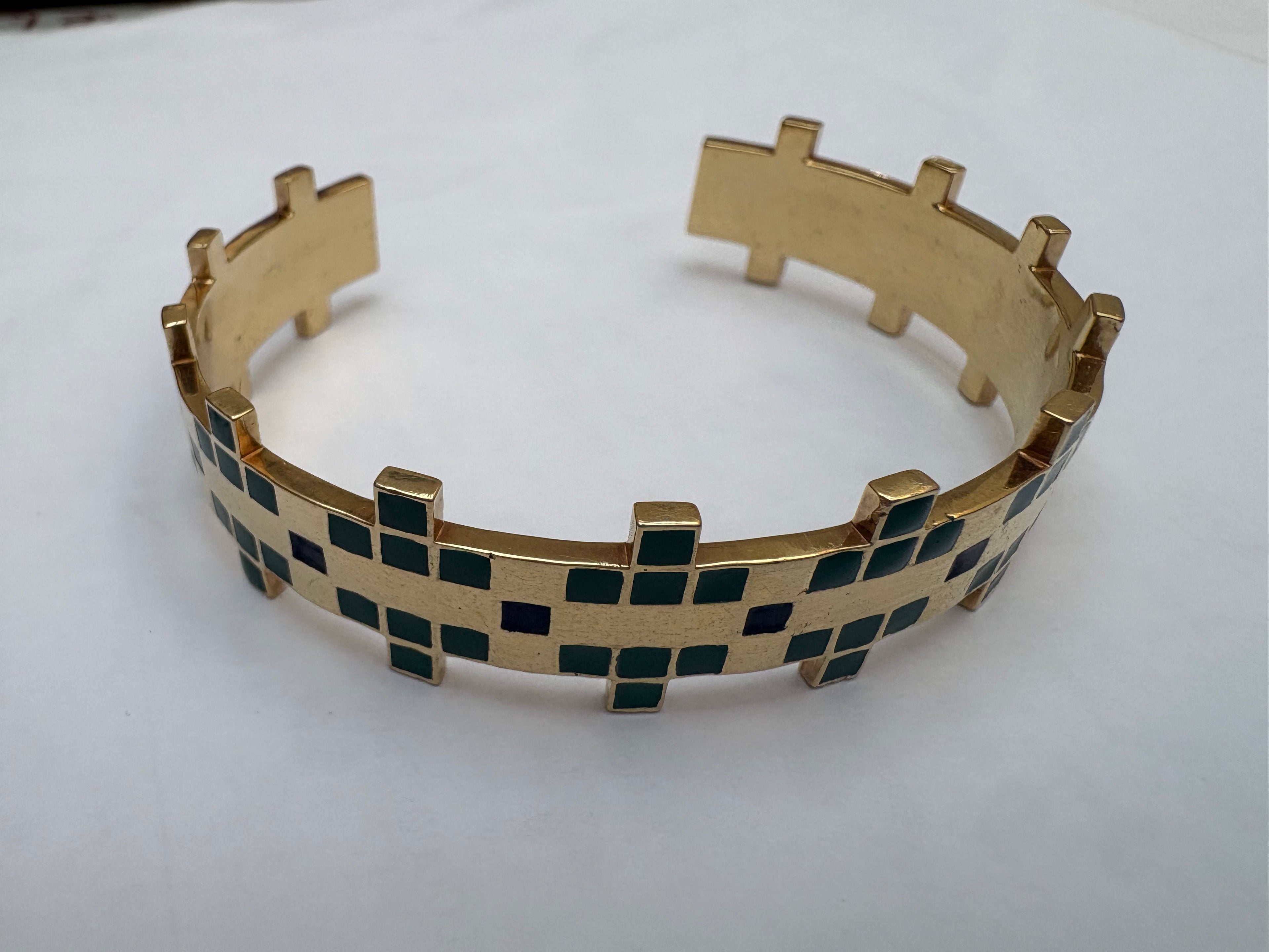 Tuffah Cuff